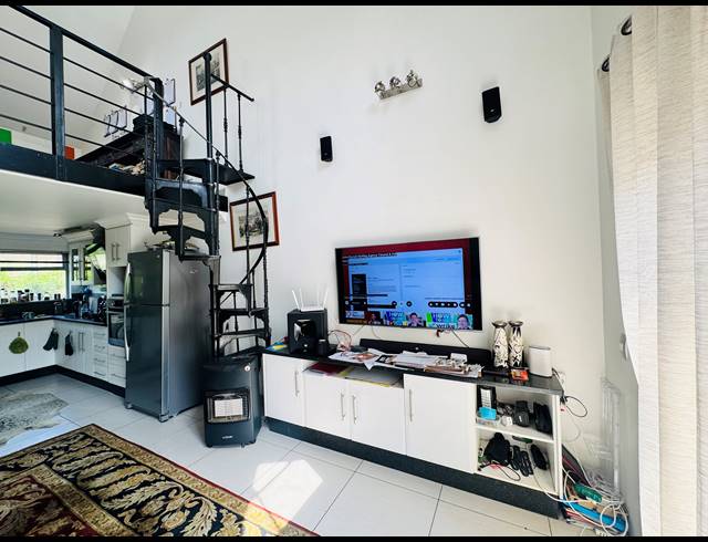 2 BEDROOM FLAT FOR SALE IN PINESLOPES